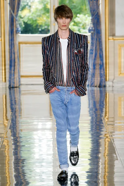 Look 7